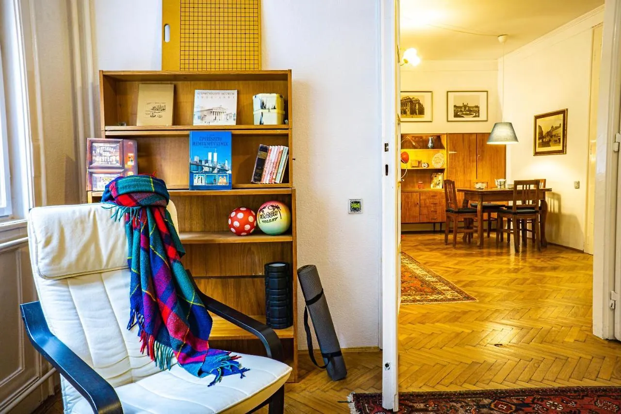 Bond & Sue Apartman Budapest 0*,