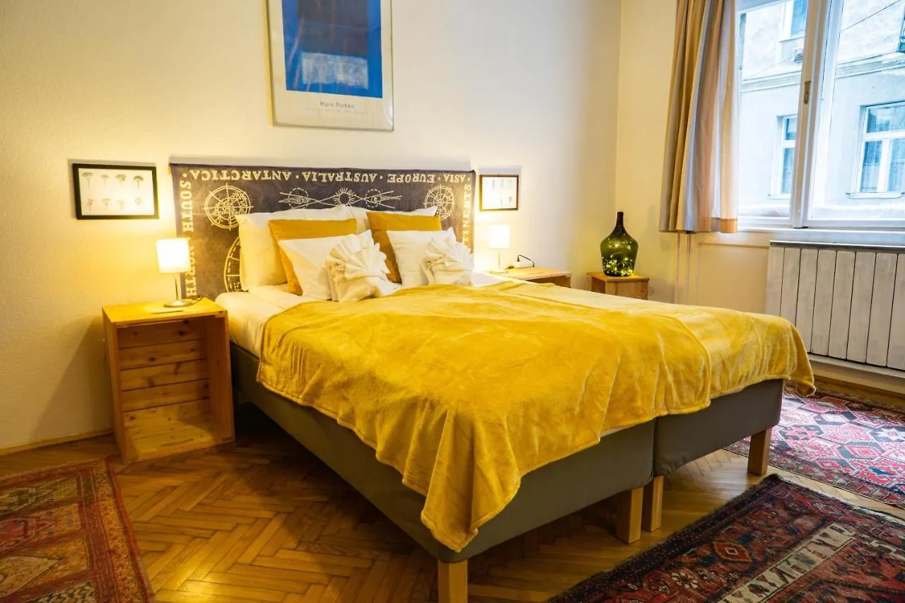 Bond & Sue Apartman Budapest